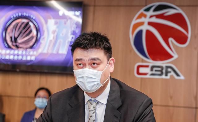 【比赛焦点瞬间】第21分钟，祖贝迪亚防守中放倒图拉姆，吃到黄牌。